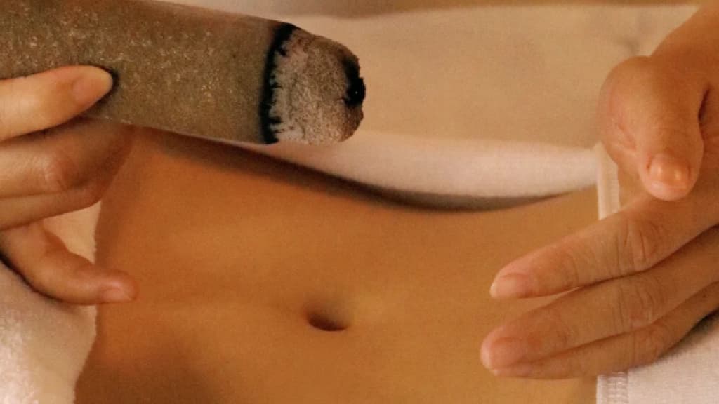 TCM Moxibustion — Strengthens Stomach and Intestines